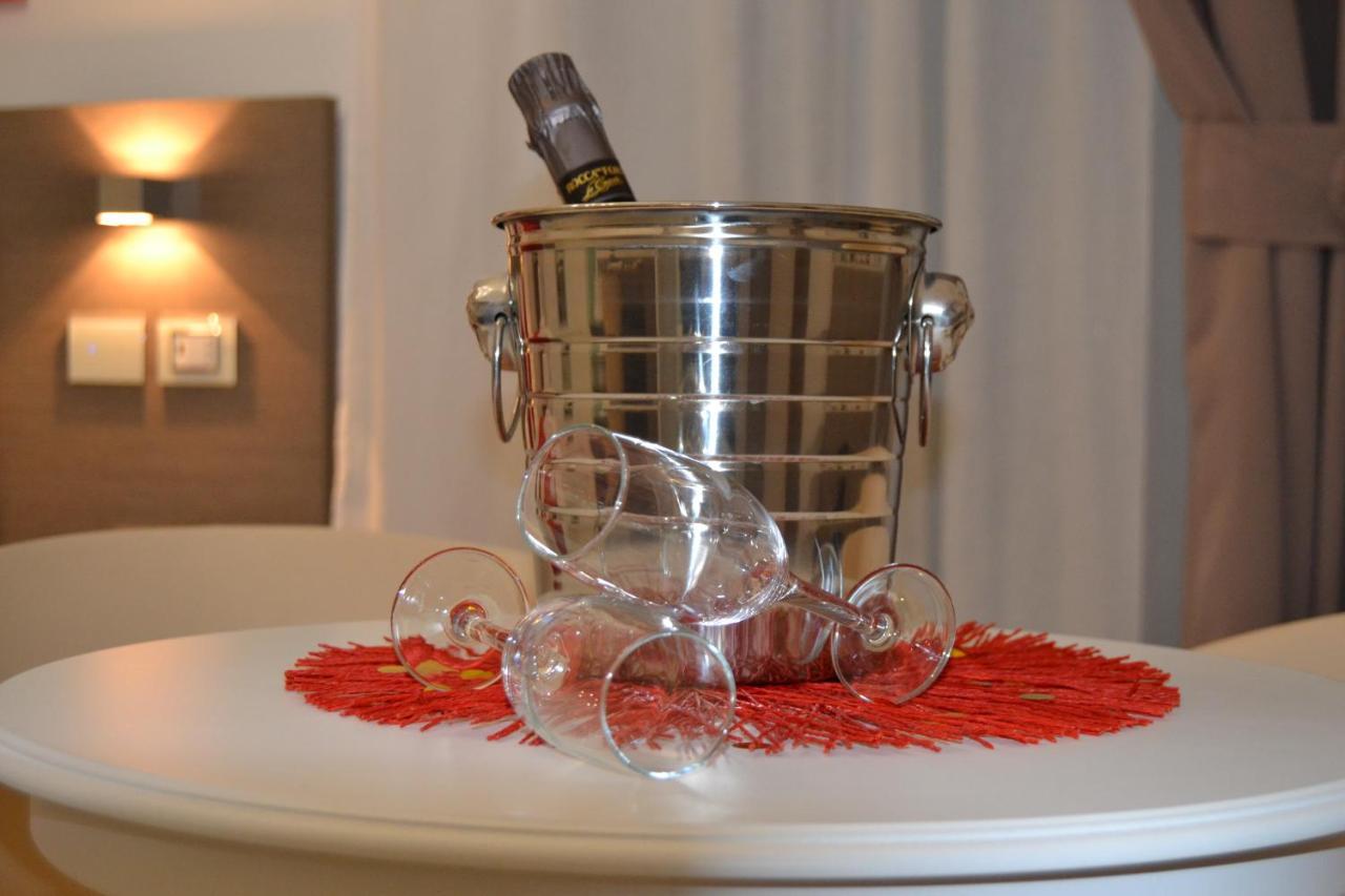 Mecla Suites เนเปิลส์ ภายนอก รูปภาพ
